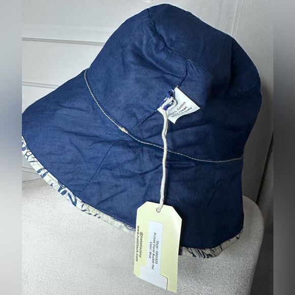 NWTs Hat Attack Printed Reversible Bucket Hat - Picture 4 of 4